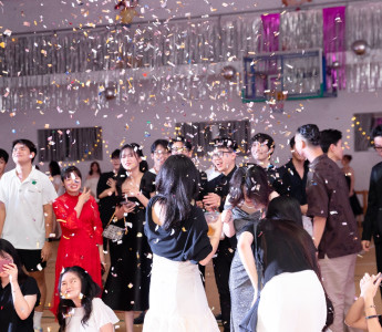 Độc lạ dạ tiệc cuối cấp của học sinh trường Quốc tế Nhật Bản