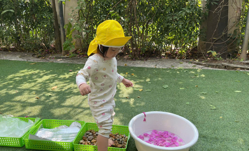 SENSORY – TRẢI NGHIỆM PHÁT TRIỂN ĐA GIÁC QUAN BẰNG ĐÔI CHÂN NHỎ 