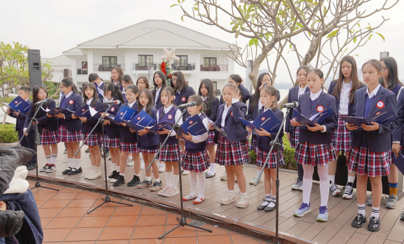 HỌC SINH JIS TRÌNH DIỄN ẤN TƯỢNG TẠI PHIÊN CHỢ GIÁNG SINH – KHÁCH SẠN INTERCONTINENTAL HANOI WESTLAKE 