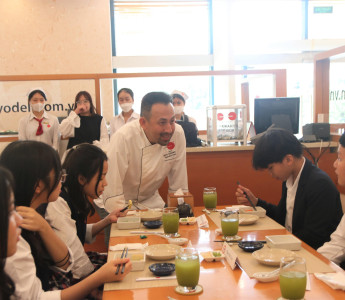 Học trò JIS đến nhà hàng học văn hóa ẩm thực Nhật Bản