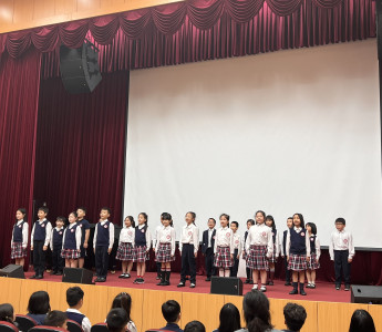 Lớp J2-1 đồng diễn bài thơ tiếng Nhật "Ame nimo makezu"