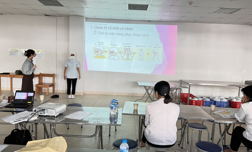 Tập huấn về vệ sinh an toàn thực phẩm tại bếp ăn JIS