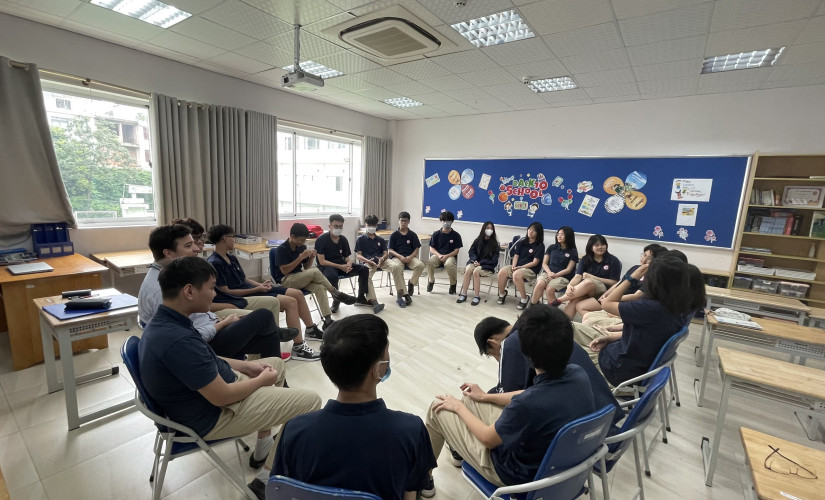 Khối trung học hệ CIP ổn định nề nếp tổ chức lớp học, trò chuyện về mục tiêu cá nhân 