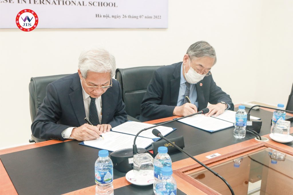 Japan International School and Vietnam Japan University signed a memorandum of understanding on educational cooperation